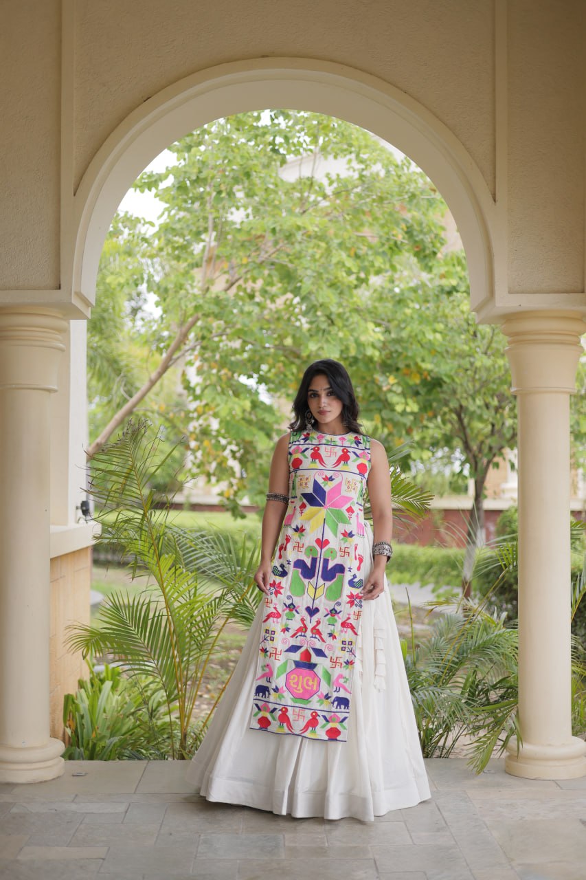 White cotton Gamthi embroidered lehenga styled for a sister of the bride wedding wardrobe guide