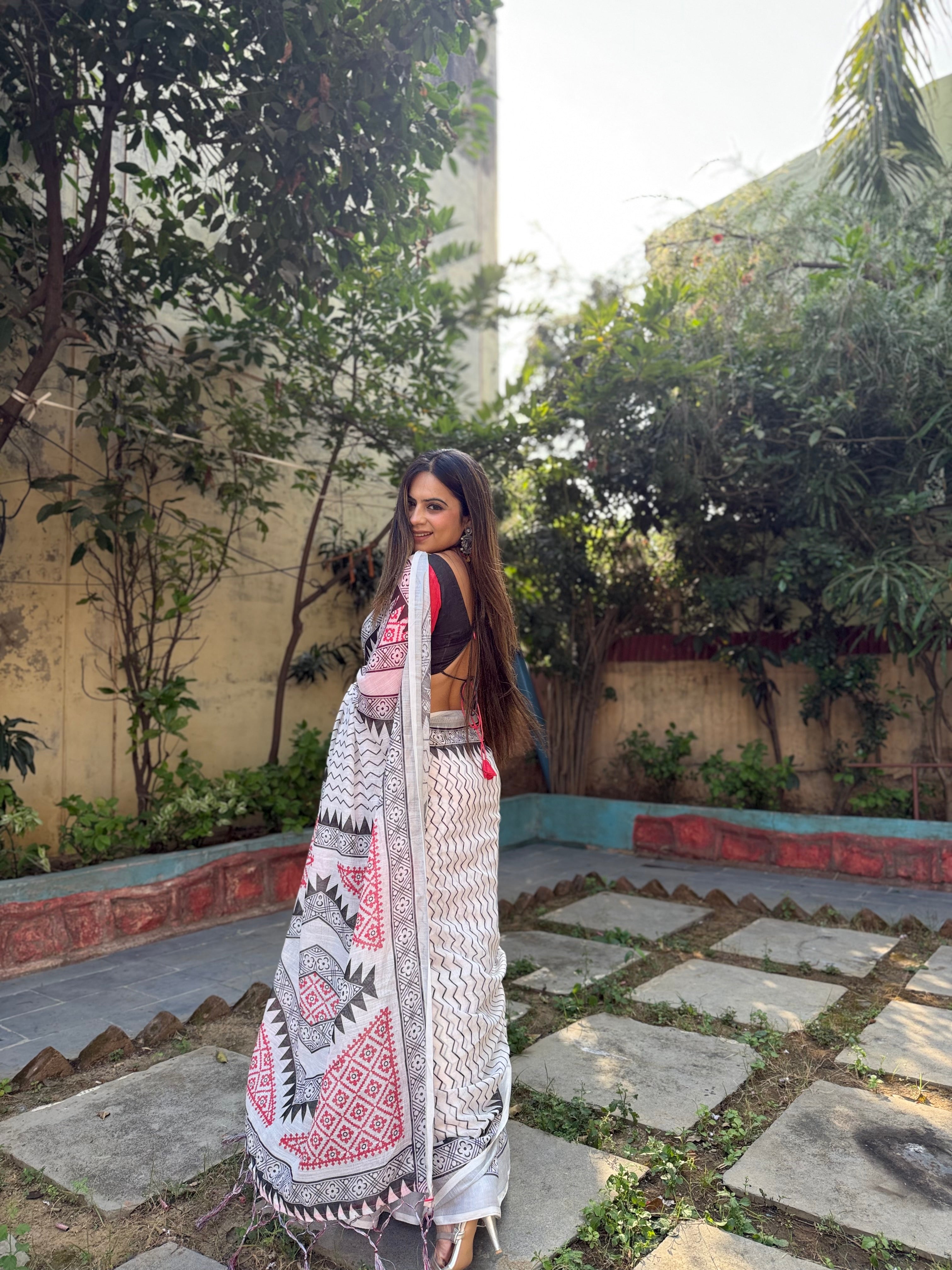 Elegant White Pure Linen Digital Printed Saree with Chevron Design and Intricate Red-Black Geometric Pallu – Tassel Details and Matching Blouse Piece LINEN