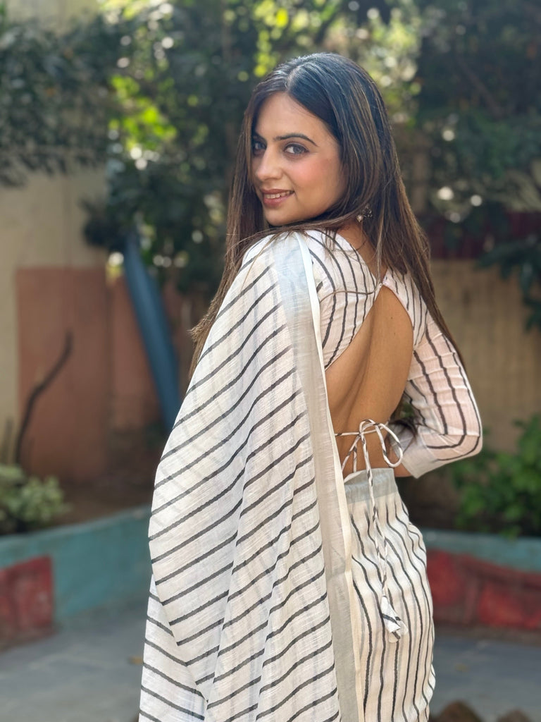 Elegant Off-White Pure Linen Digital Printed Saree with Striped Design and Unique Black Motif Pallu – Comes with Blouse Piece and Tassels LINEN