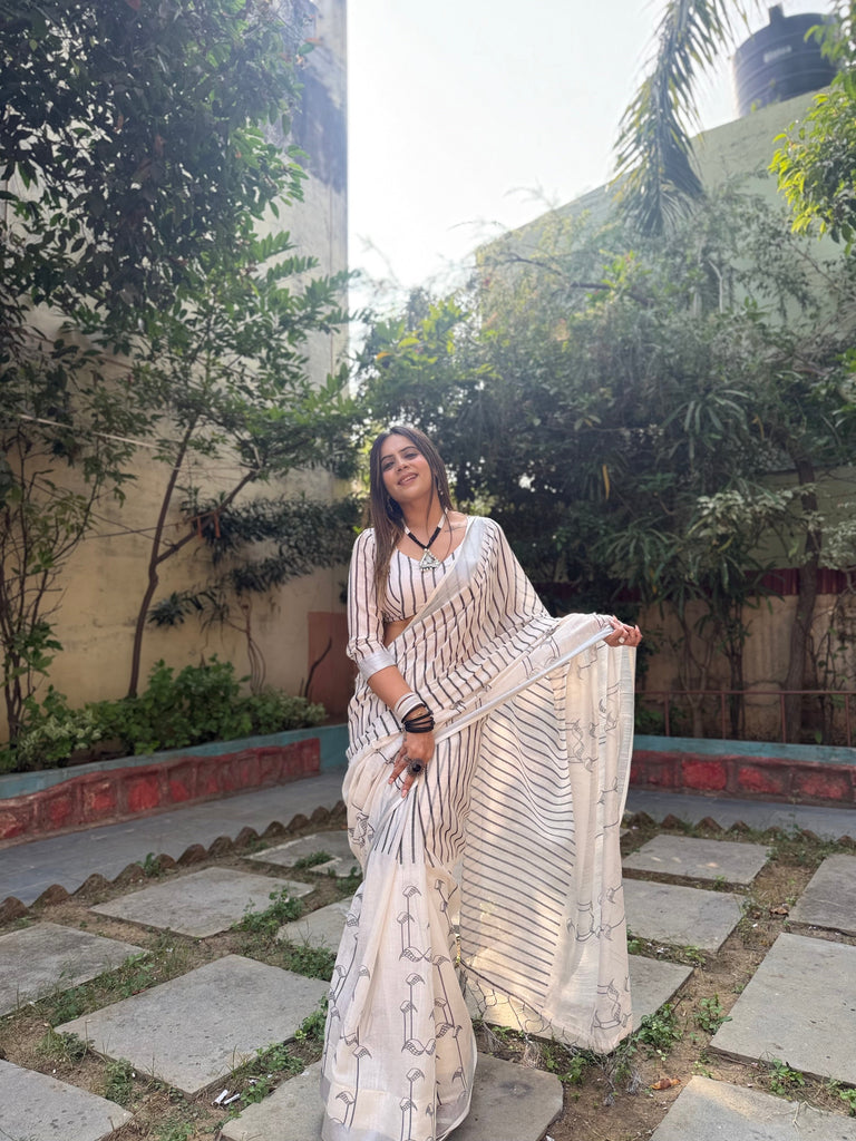 Elegant Off-White Pure Linen Digital Printed Saree with Striped Design and Unique Black Motif Pallu – Comes with Blouse Piece and Tassels LINEN