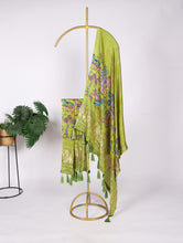 Load image into Gallery viewer, Luxurious Gaji Silk Dupatta: Digital Prints &amp; Classic Lagdi Patta with Tassels ClothsVilla