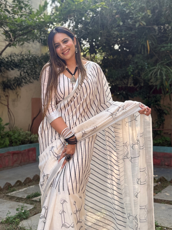 Elegant Off-White Pure Linen Digital Printed Saree with Striped Design and Unique Black Motif Pallu – Comes with Blouse Piece and Tassels LINEN