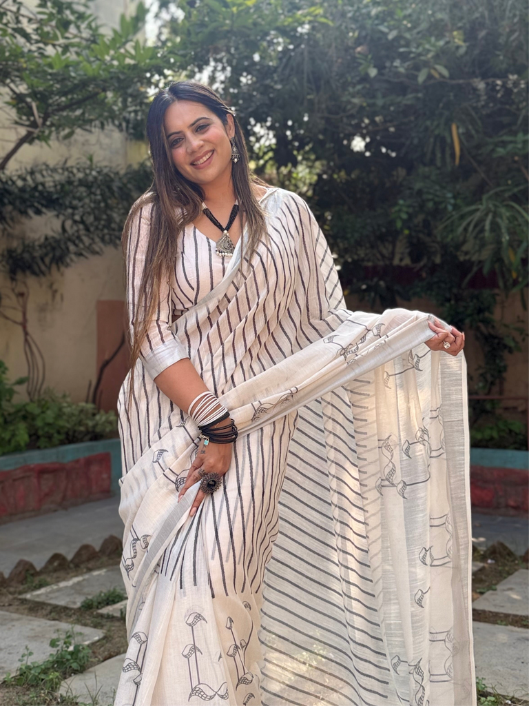 Elegant Off-White Pure Linen Digital Printed Saree with Striped Design and Unique Black Motif Pallu – Comes with Blouse Piece and Tassels LINEN