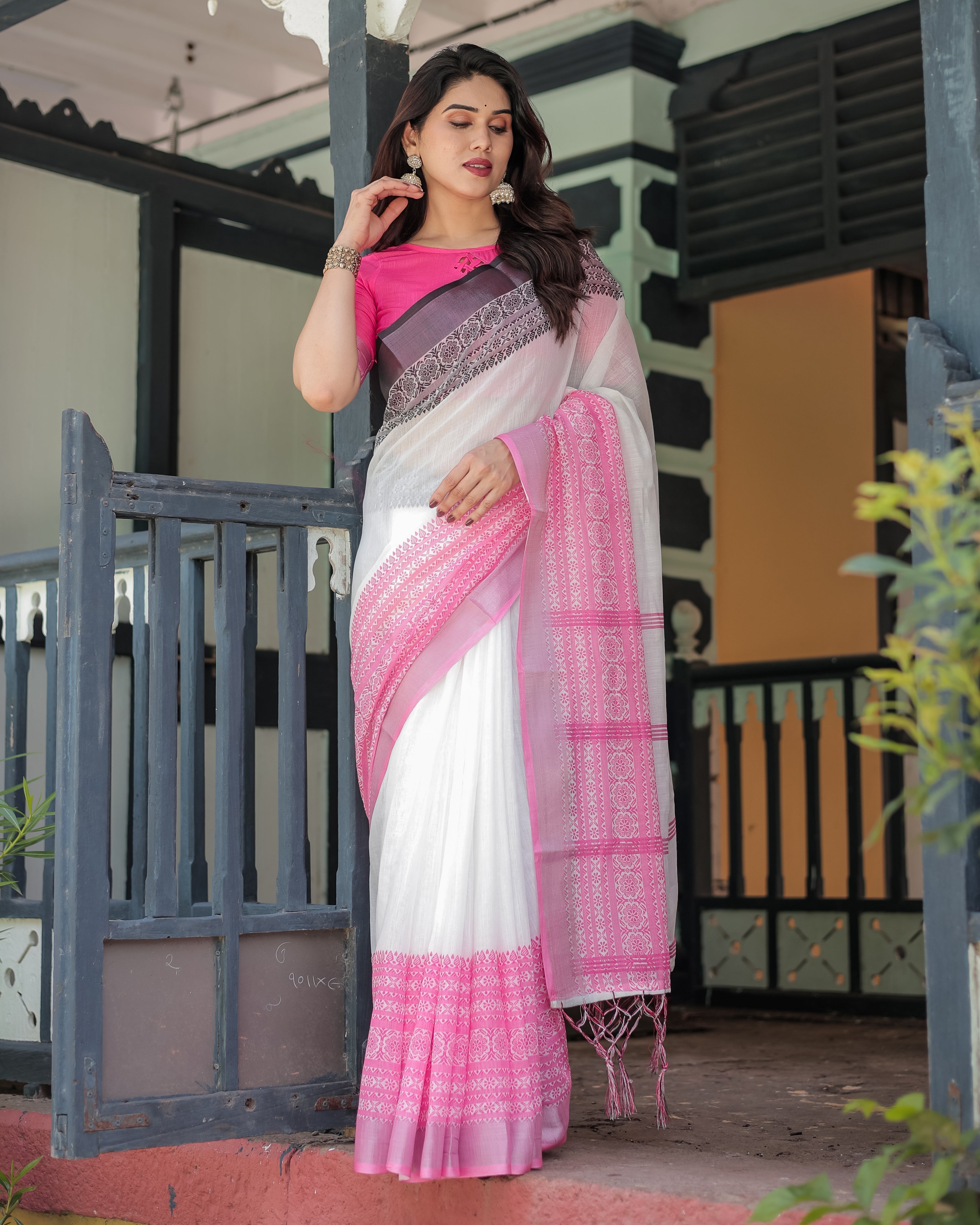 Elegant White and Pink Pure Cotton Linen Saree with Intricate Floral and Geometric Border Design and Tassels on Edges Secondary image