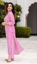 Load image into Gallery viewer, Pink Pure Muslin Kurti Set with Printed Work ClothsVilla