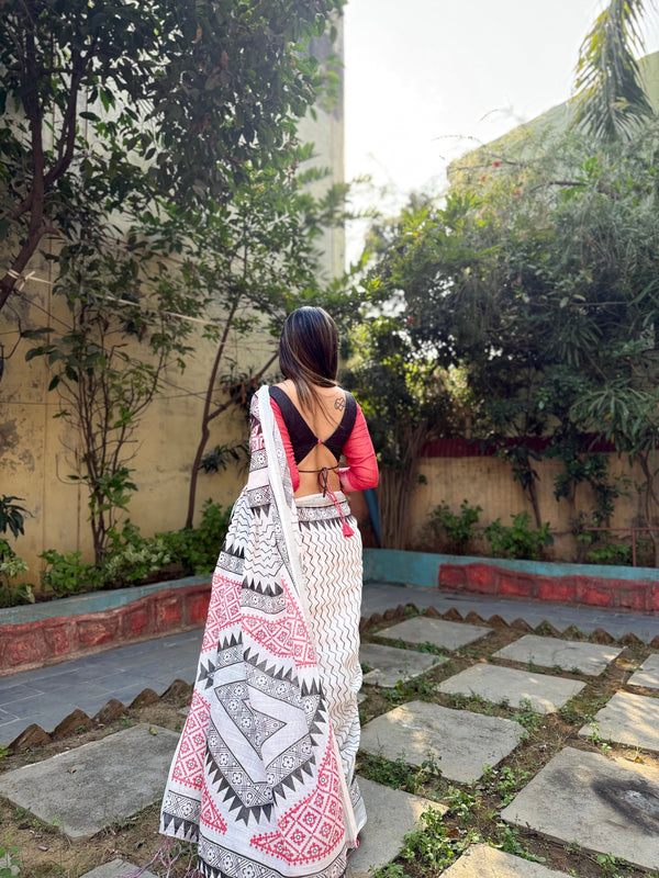 Elegant White Pure Linen Digital Printed Saree with Chevron Design and Intricate Red-Black Geometric Pallu – Tassel Details and Matching Blouse Piece LINEN