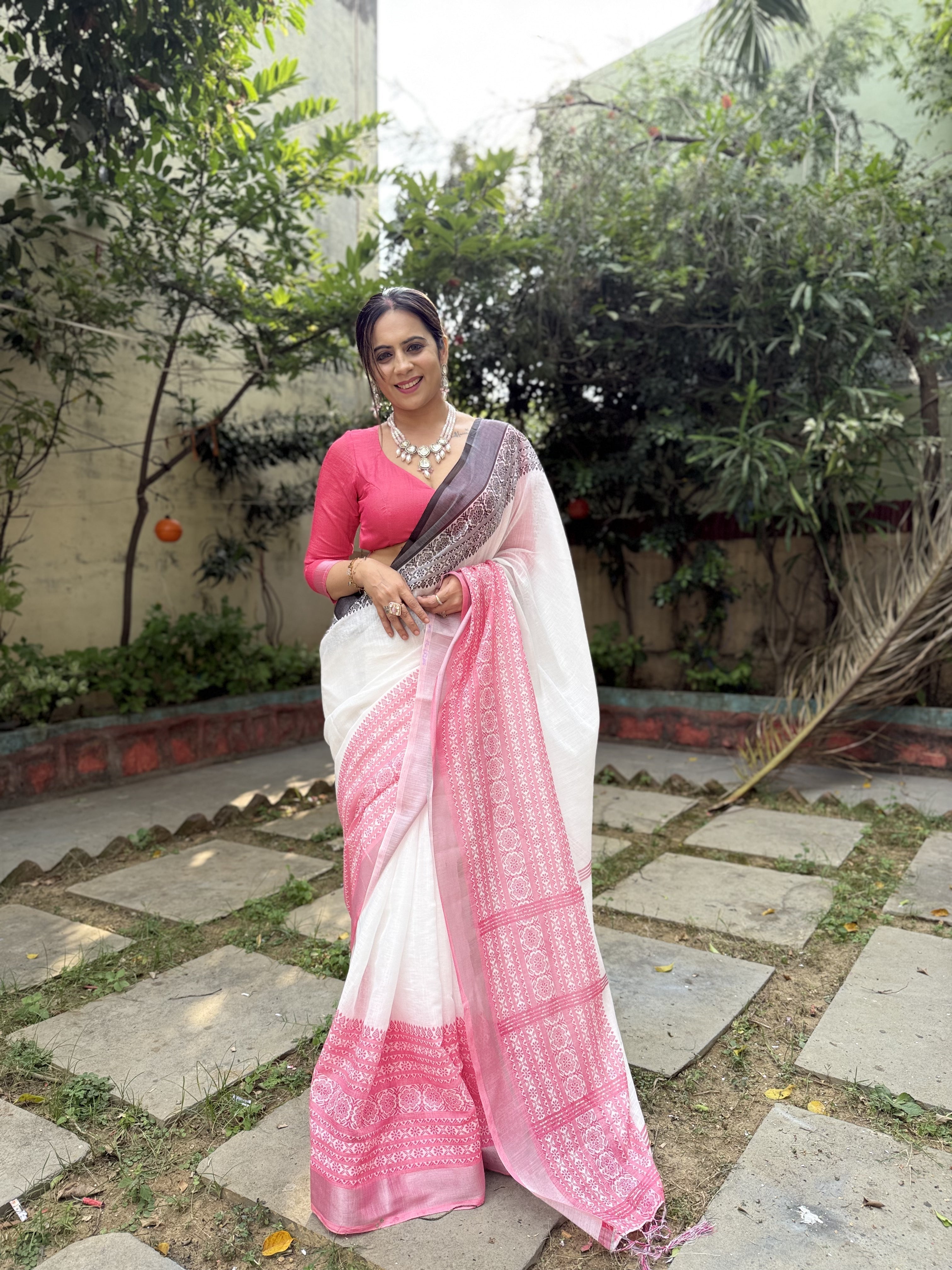 Elegant White and Pink Pure Linen Digital Printed Saree with Black Border, Tassels, and Blouse Piece – Intricate Floral and Geometric Design Secondary image