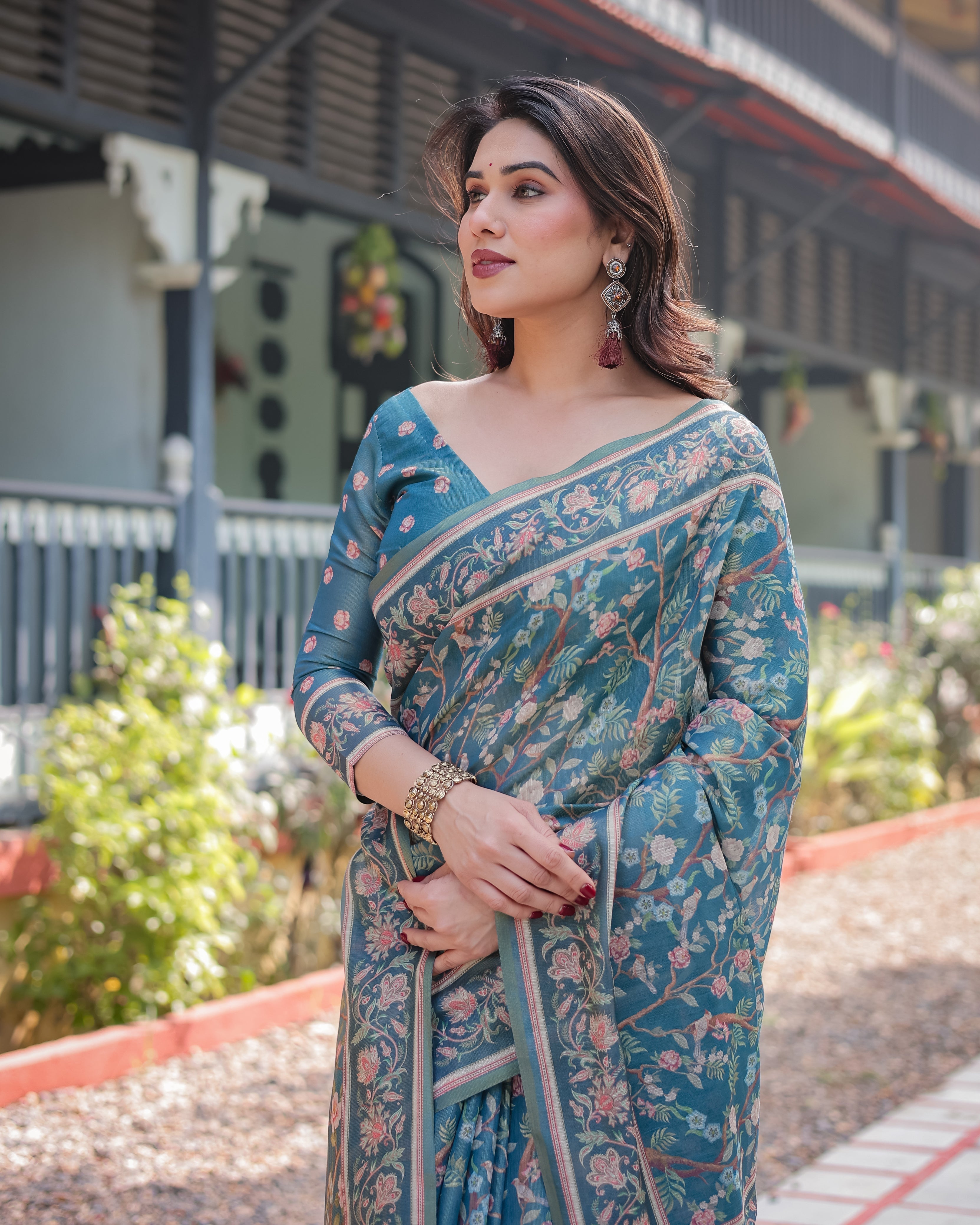 Elegant Aqua Blue Handloom Cotton-Linen Saree with Golden Zari Weave and Tassel Finish LINEN HANDLOOM