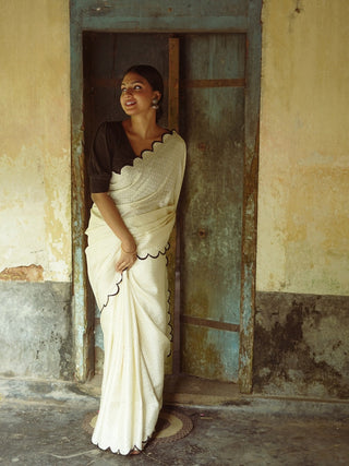 Exquisite White Gadhwal Chex Saree with Arca Work and Lucknowi Work Blouse ClothsVilla