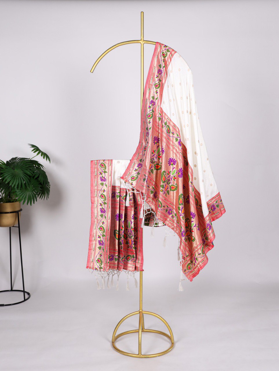 A Dupatta That Speaks Tradition – Elegant Jacquard Paithani Dupatta ClothsVilla