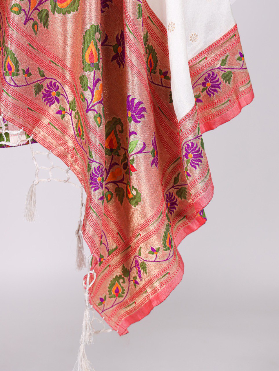 A Dupatta That Speaks Tradition – Elegant Jacquard Paithani Dupatta ClothsVilla