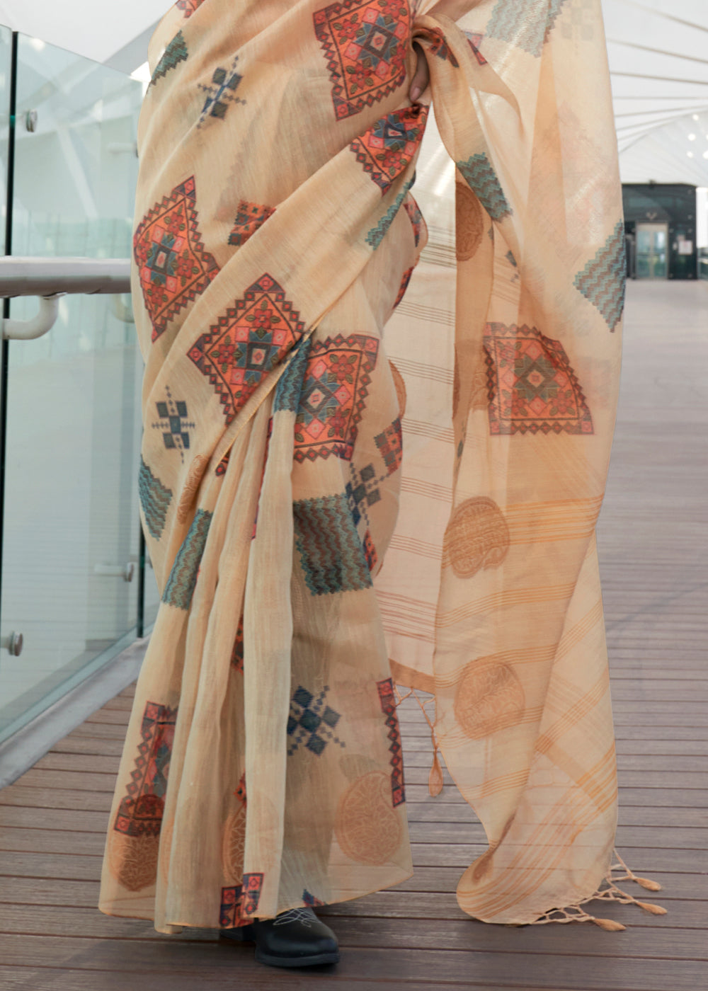 Beige Elegant Linen Silk Saree – Breathable & Stylish with Blouse Piece ClothsVilla