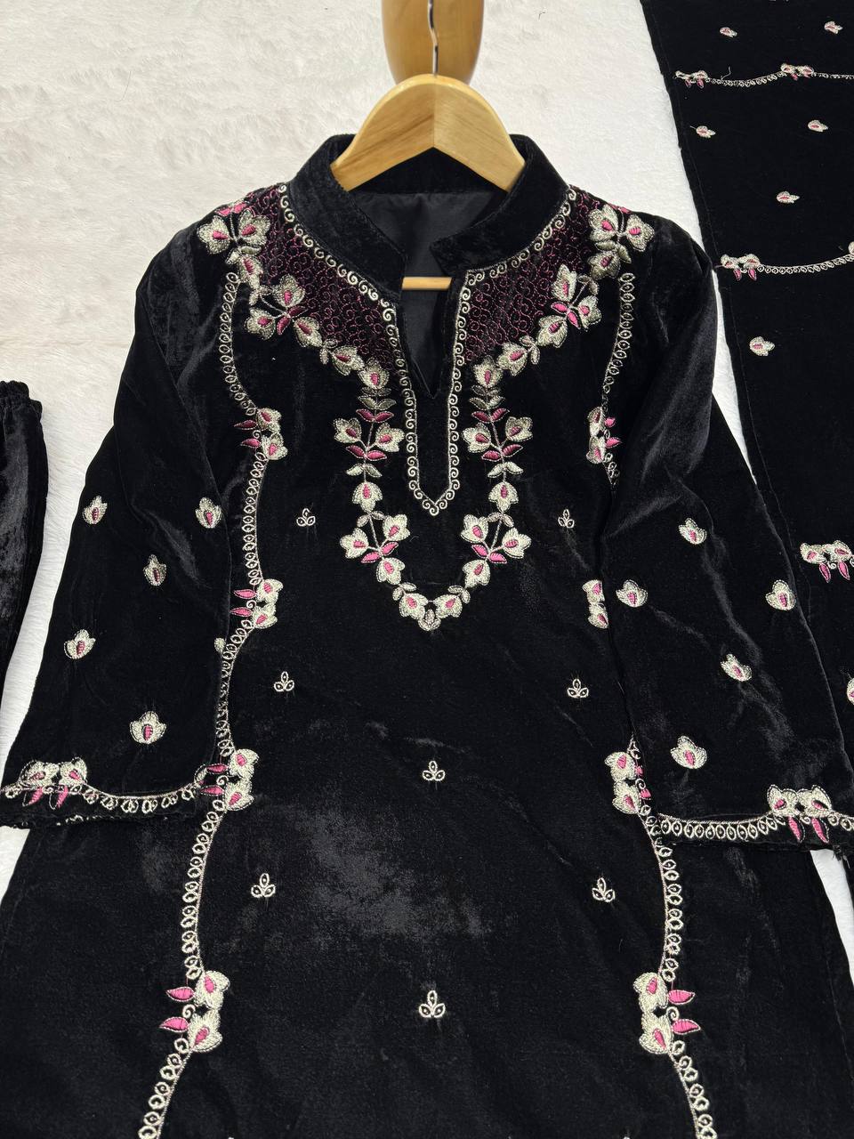 Black Elegant Velvet Ensemble – Luxe Thread & Sequin Work ClothsVilla