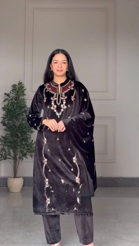 Black Elegant Velvet Ensemble – Luxe Thread & Sequin Work ClothsVilla Main image