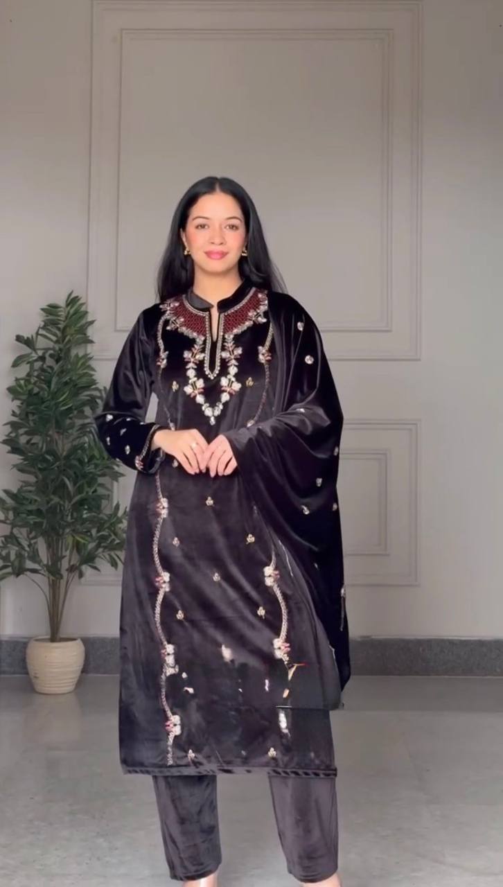 Black Elegant Velvet Ensemble – Luxe Thread & Sequin Work ClothsVilla Main image
