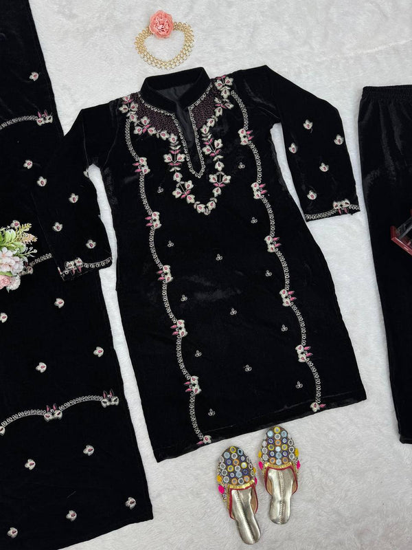 Black Elegant Velvet Ensemble – Luxe Thread & Sequin Work ClothsVilla