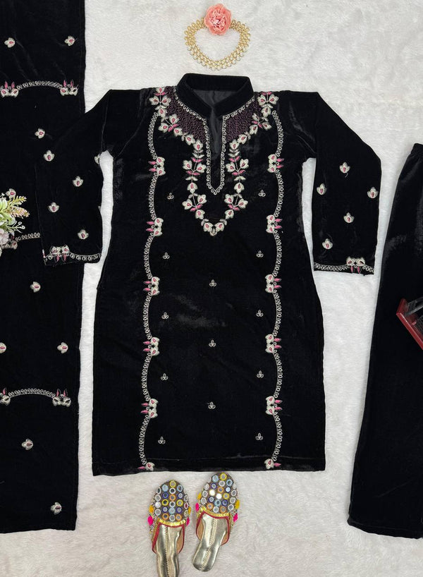 Black Elegant Velvet Ensemble – Luxe Thread & Sequin Work ClothsVilla
