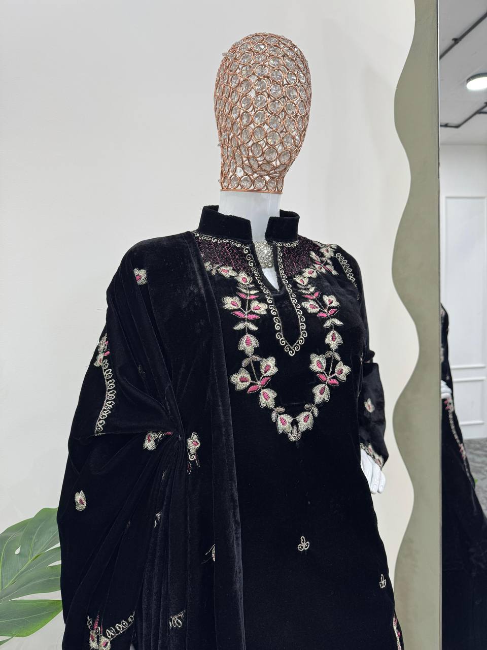 Black Elegant Velvet Ensemble – Luxe Thread & Sequin Work ClothsVilla