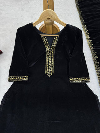 Black Elegant Velvet Ensemble – Luxurious & Stylish Clothsvilla