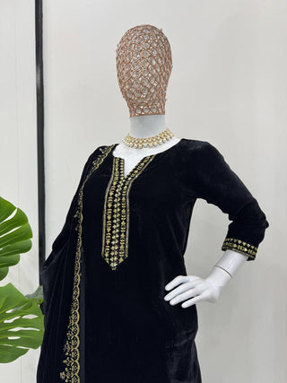 Black Elegant Velvet Ensemble – Luxurious & Stylish Clothsvilla