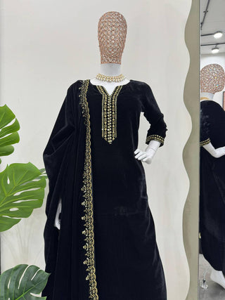 Black Elegant Velvet Ensemble – Luxurious & Stylish Clothsvilla