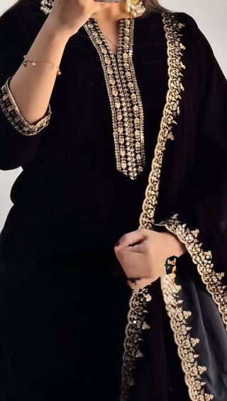 Black Elegant Velvet Ensemble – Luxurious & Stylish Clothsvilla