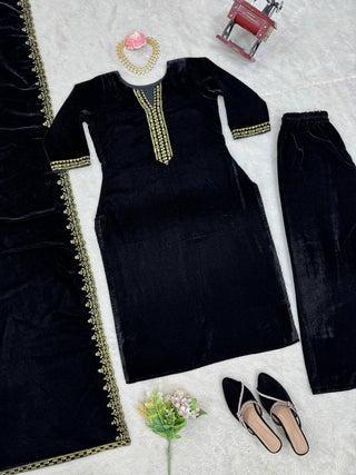 Black Elegant Velvet Ensemble – Luxurious & Stylish Clothsvilla