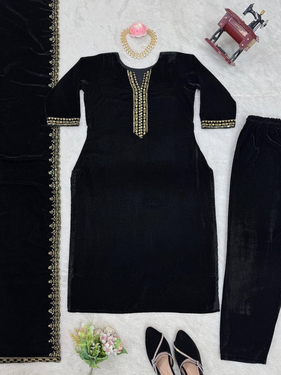 Black Elegant Velvet Ensemble – Luxurious & Stylish Clothsvilla
