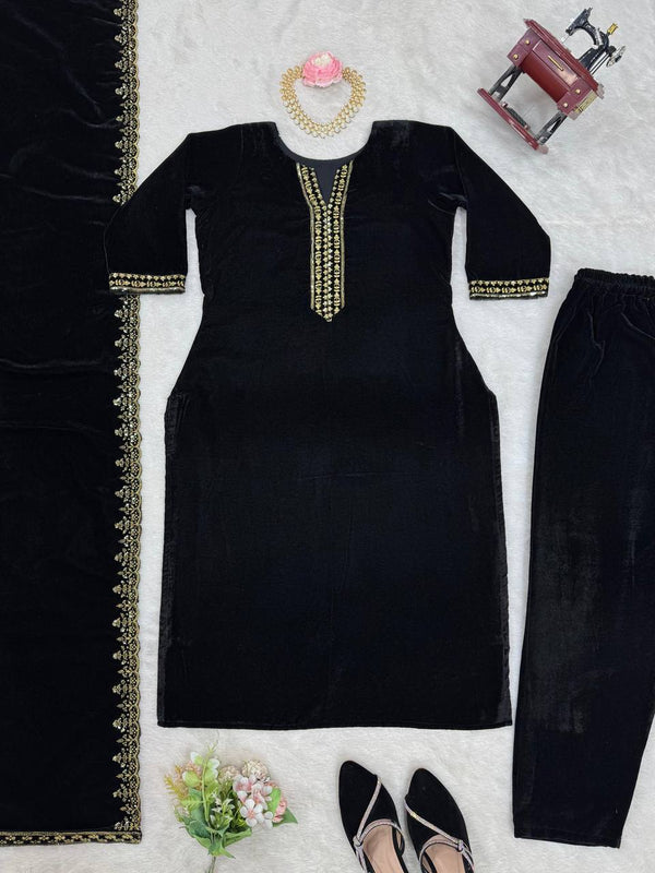 Black Elegant Velvet Ensemble – Luxurious & Stylish Clothsvilla