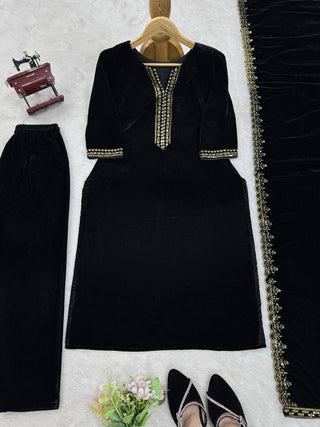 Black Elegant Velvet Ensemble – Luxurious & Stylish Clothsvilla
