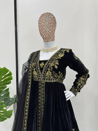 Black Elegant Velvet Ensemble – Top, Plazo & Dupatta ClothsVilla