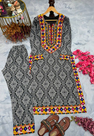 Black Festivals & Party Wear Pur Maslin Silk Top & Bottom Set – Elegant Digital Print & Embroidery Look Clothsvilla