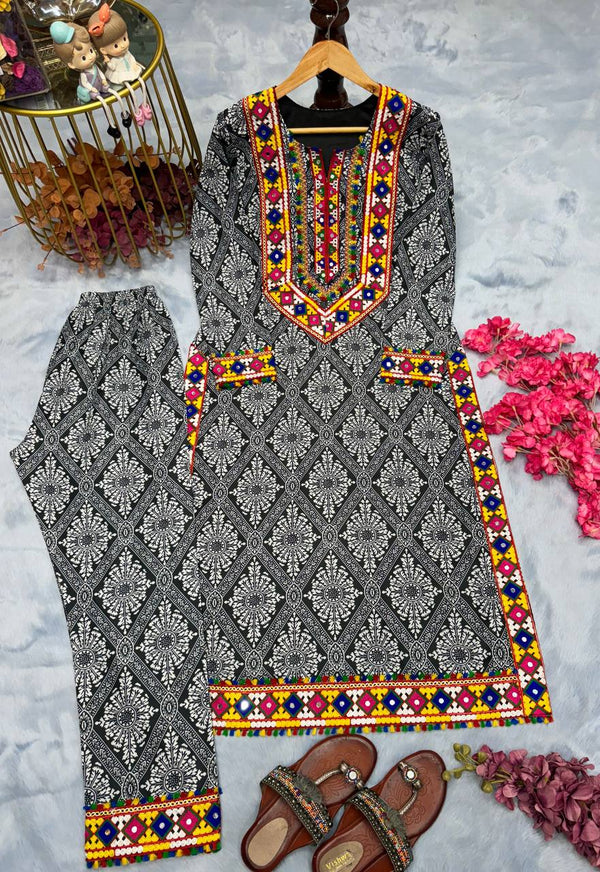 Black Festivals & Party Wear Pur Maslin Silk Top & Bottom Set – Elegant Digital Print & Embroidery Look Clothsvilla