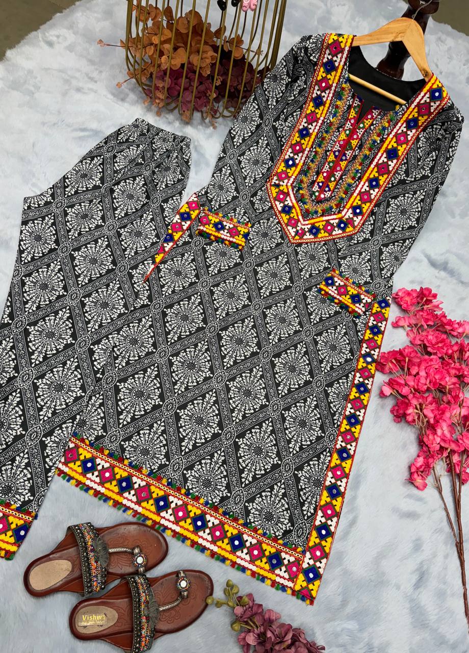 Black Festivals & Party Wear Pur Maslin Silk Top & Bottom Set – Elegant Digital Print & Embroidery Look Clothsvilla