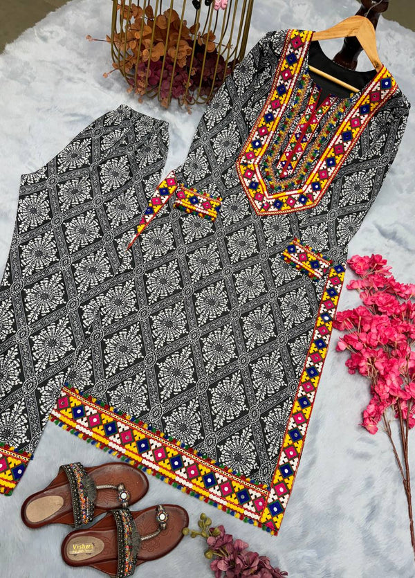 Black Festivals & Party Wear Pur Maslin Silk Top & Bottom Set – Elegant Digital Print & Embroidery Look Clothsvilla