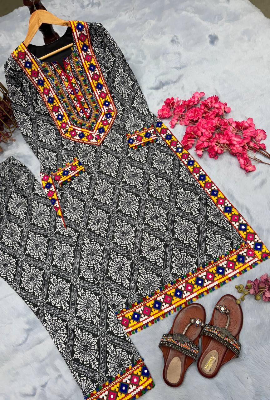 Black Festivals & Party Wear Pur Maslin Silk Top & Bottom Set – Elegant Digital Print & Embroidery Look Clothsvilla