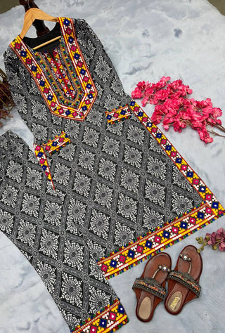 Black Festivals & Party Wear Pur Maslin Silk Top & Bottom Set – Elegant Digital Print & Embroidery Look Clothsvilla