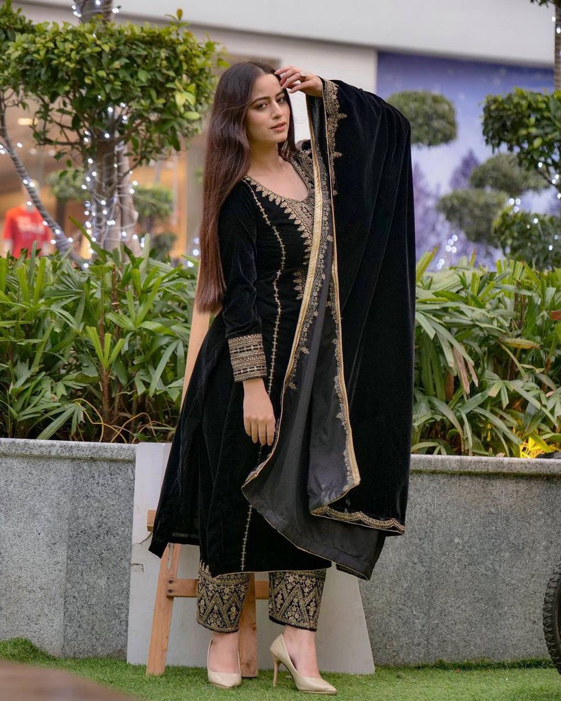 Black Stunning Look Collection - Elegant Velvet Ensemble Clothsvilla