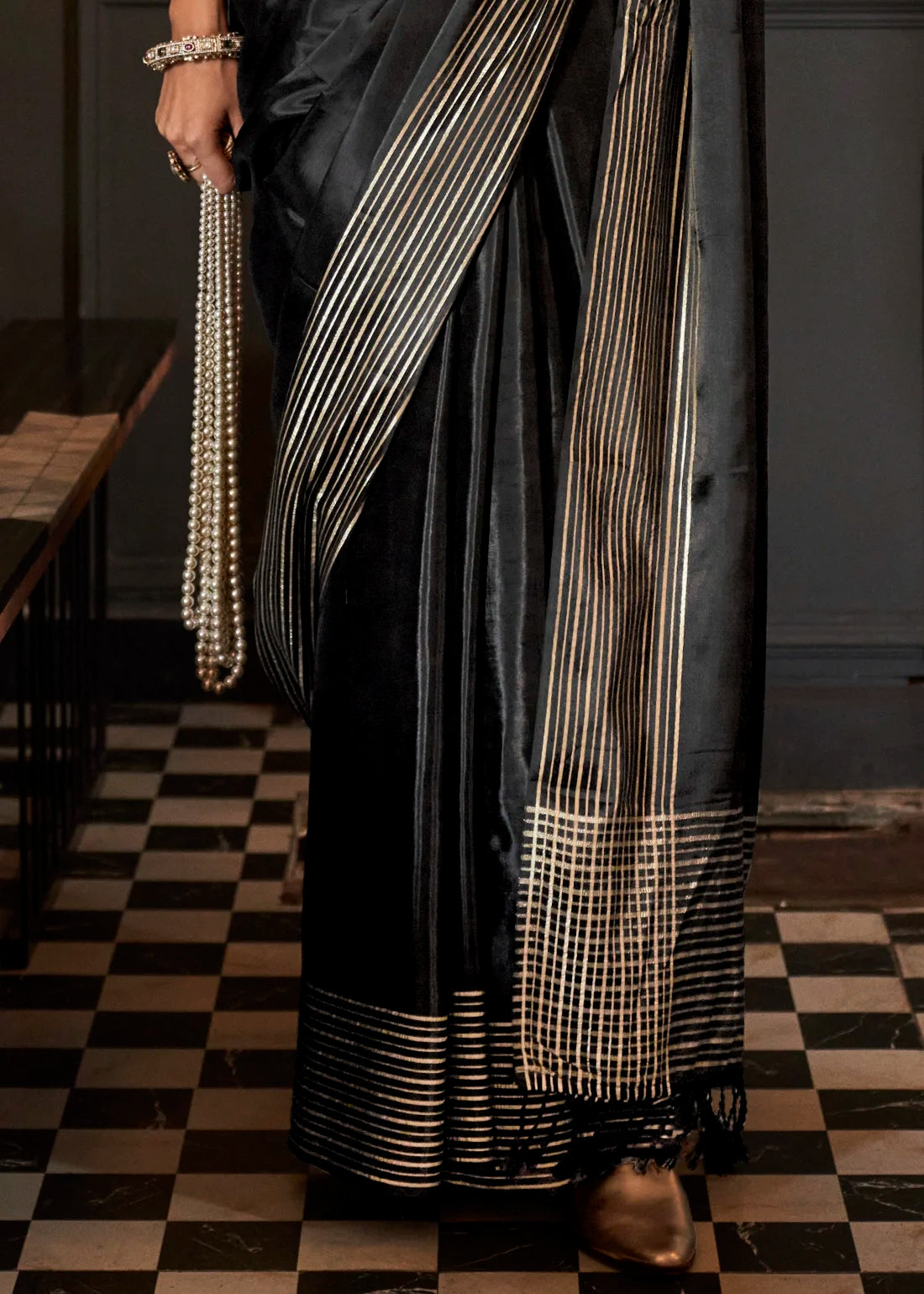 Black Timeless Blended Silk Saree – A Perfect Blend of Tradition & Elegance ClothsVilla