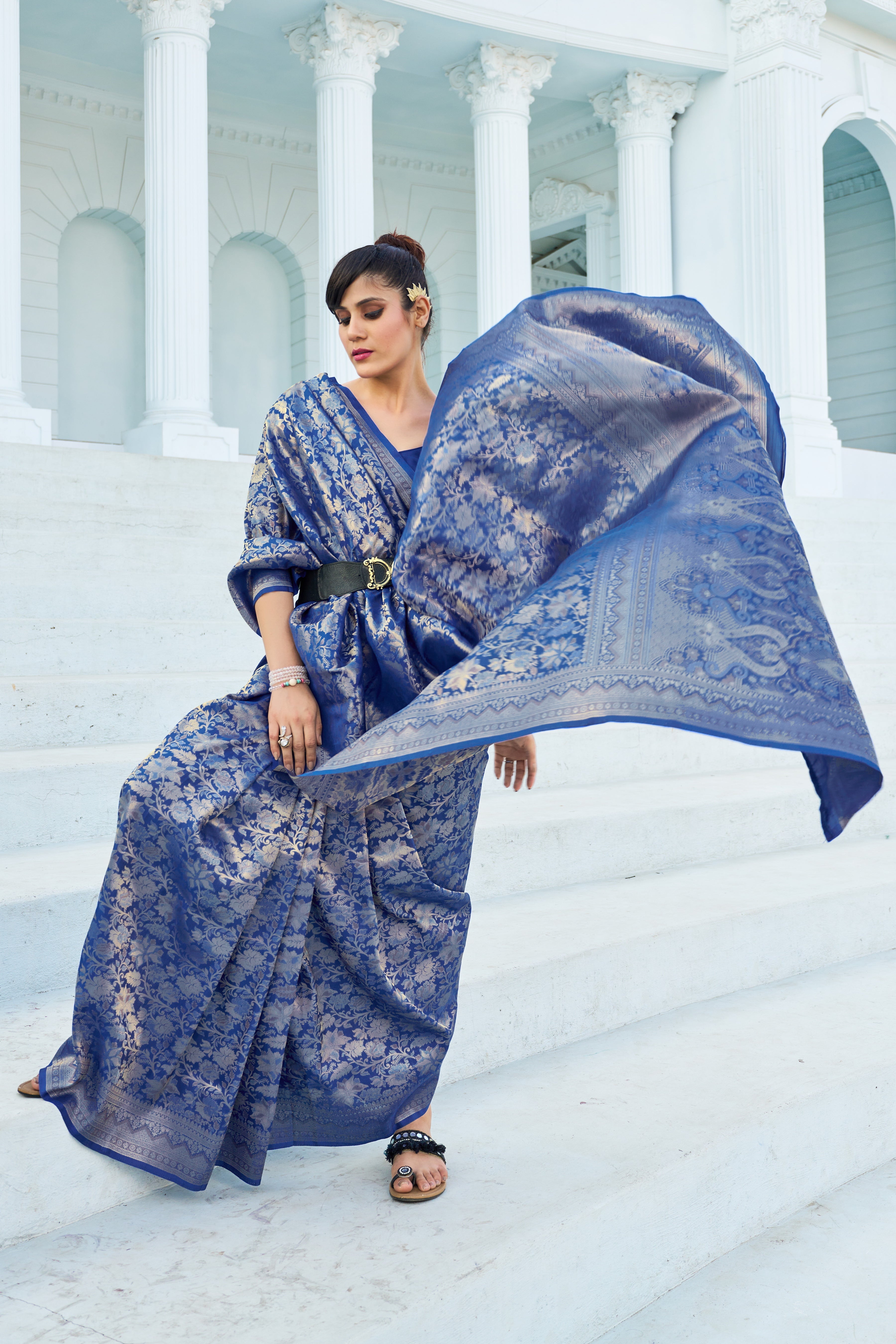 Blue Elegant Silk Patola Printed Saree with Unstitched Blouse Piece Secondary image