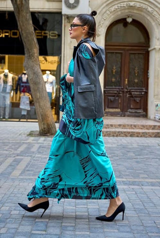 Blue Queen Digital Printed Satin Crepe Saree with Blouse Piece – Festive & Partywear ClothsVilla