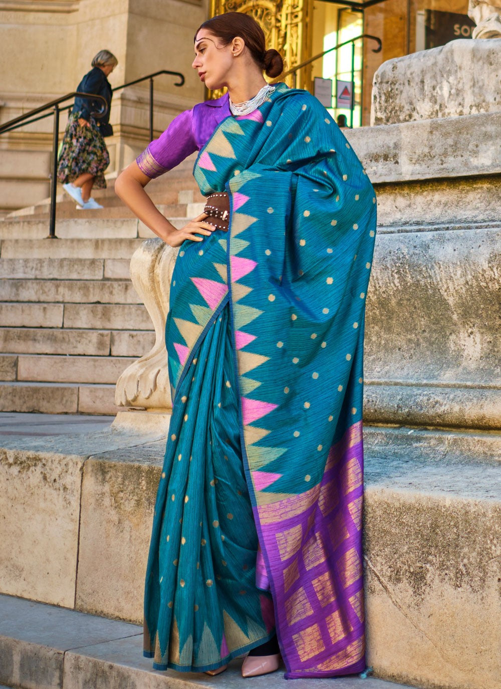 Blue Saree Mall Women's Banarasi Silk Blend Saree with Unstitched Blouse Piece ClothsVilla Main image