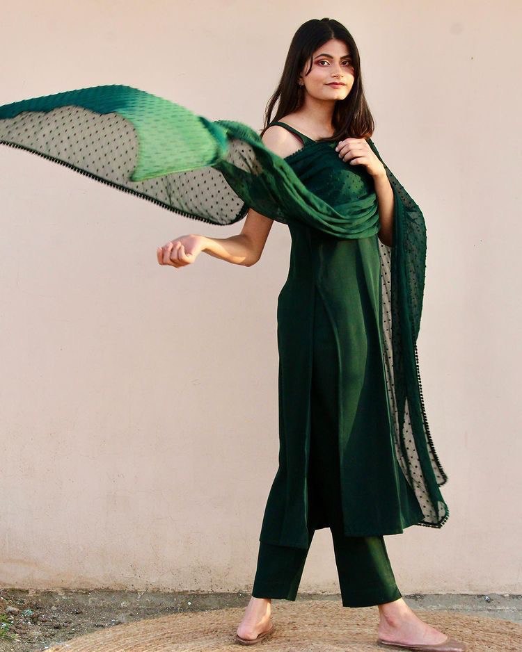 Bottle Green Elegant Soft Moss Scrape Kurta Suit Set with Chiffon Butty Dupatta