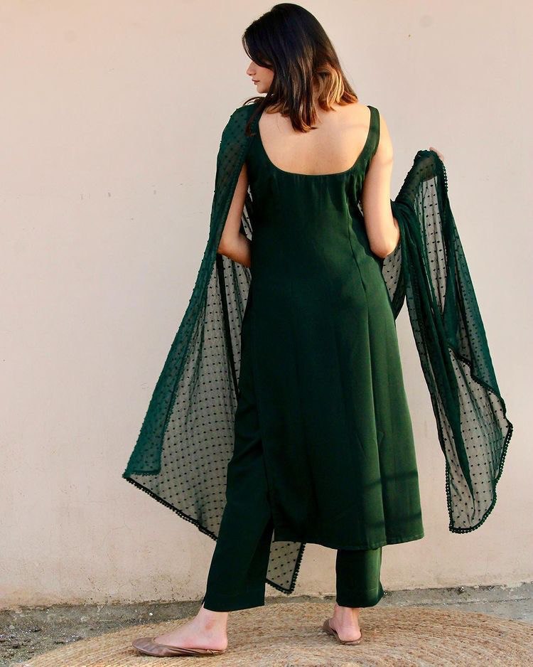 Bottle Green Elegant Soft Moss Scrape Kurta Suit Set with Chiffon Butty Dupatta