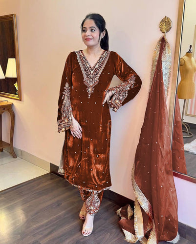 Salwar Kameez Simple Velvet Dress ZIAAZ DESIGNS 362 B VELVET PAKISTANI SALWAR KAMEEZ Salwar Kameez Simple Velvet Dress ZIAAZ DESIGNS 362 B VELVET PAKISTANI SALWAR KAMEEZ