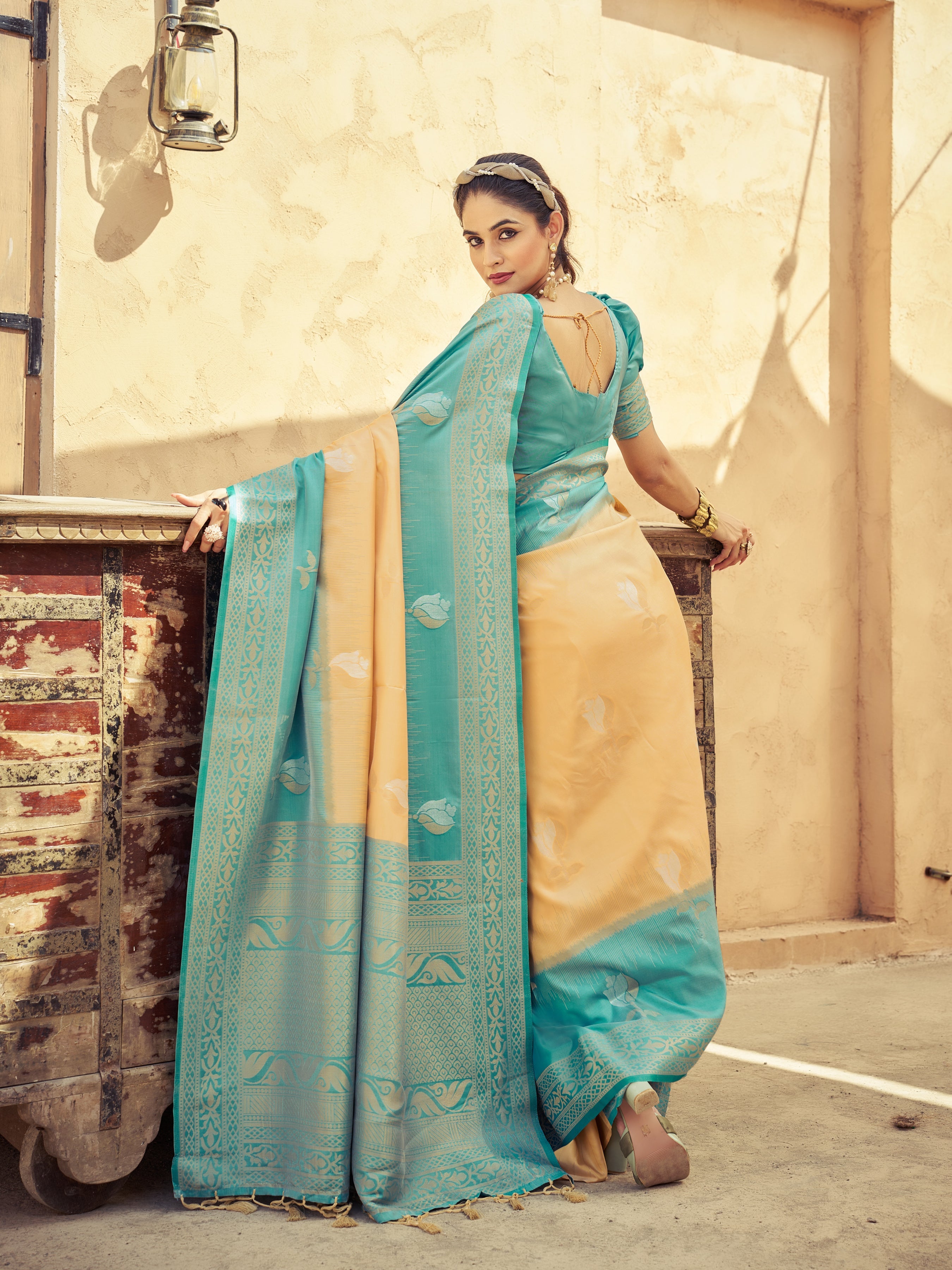 Cream Elegant Zari Woven Cotton Slub Saree with Georgette Blouse Secondary image
