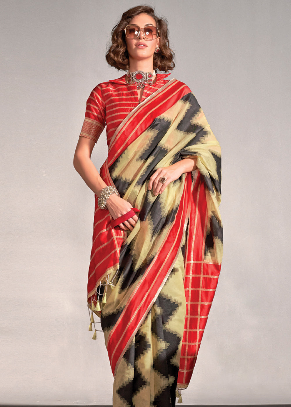 Cream Regal Banarasi Blended Silk Saree – Timeless Elegance for Grand Occasions Secondary image