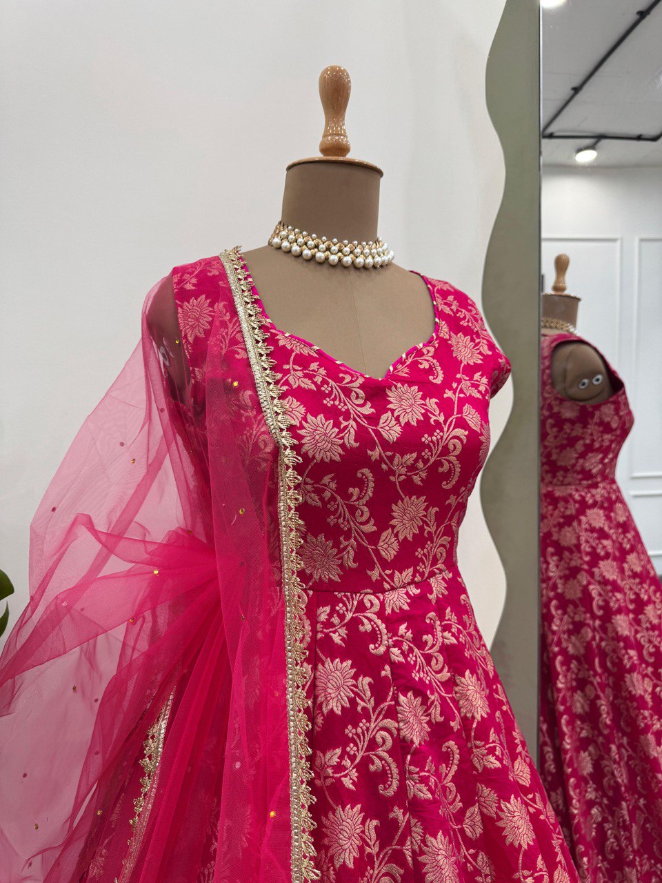 Dark Pink Elegant Jacquard Silk Weaving Suit Set with Dupatta