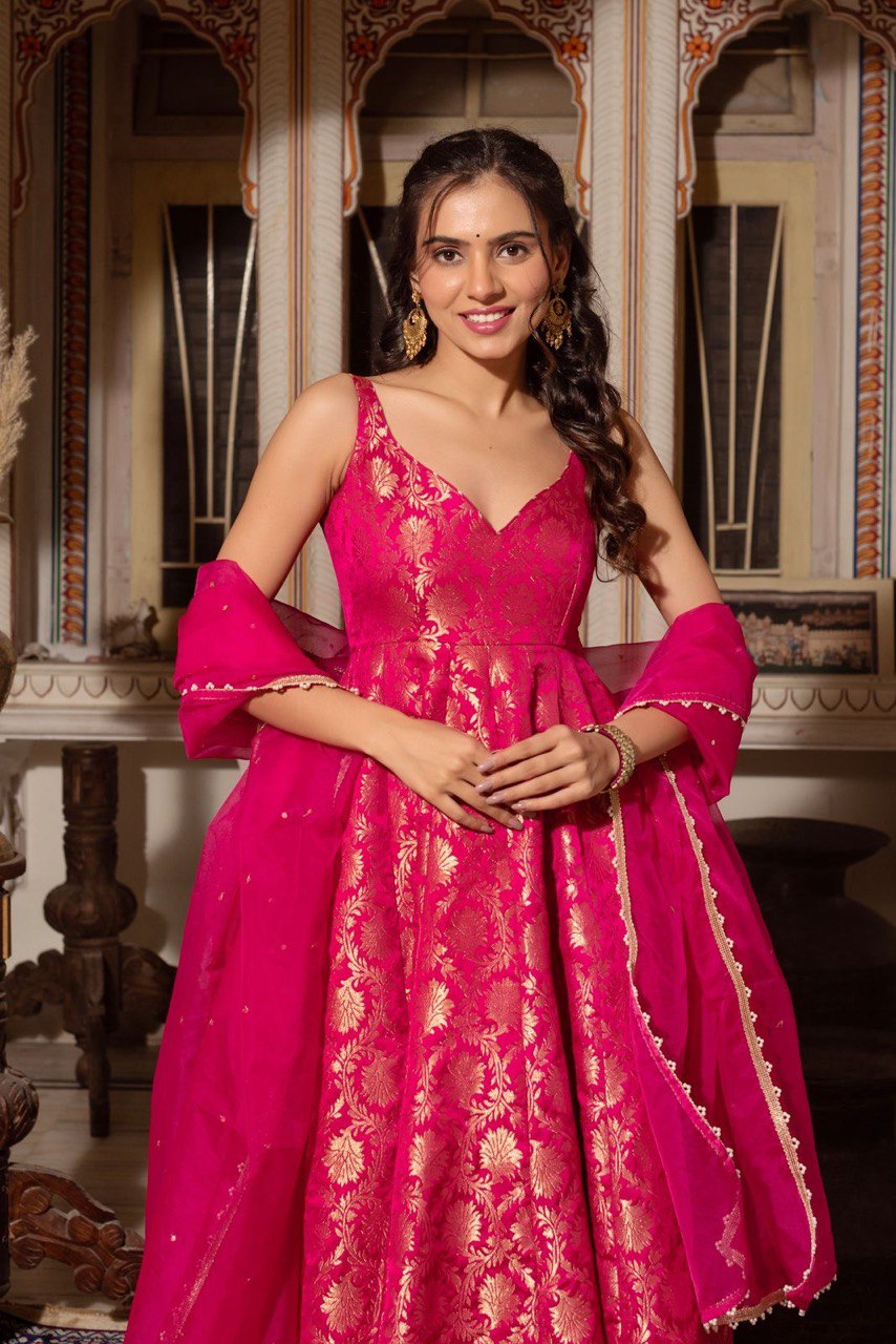 Dark Pink Elegant Jacquard Silk Weaving Suit Set with Dupatta