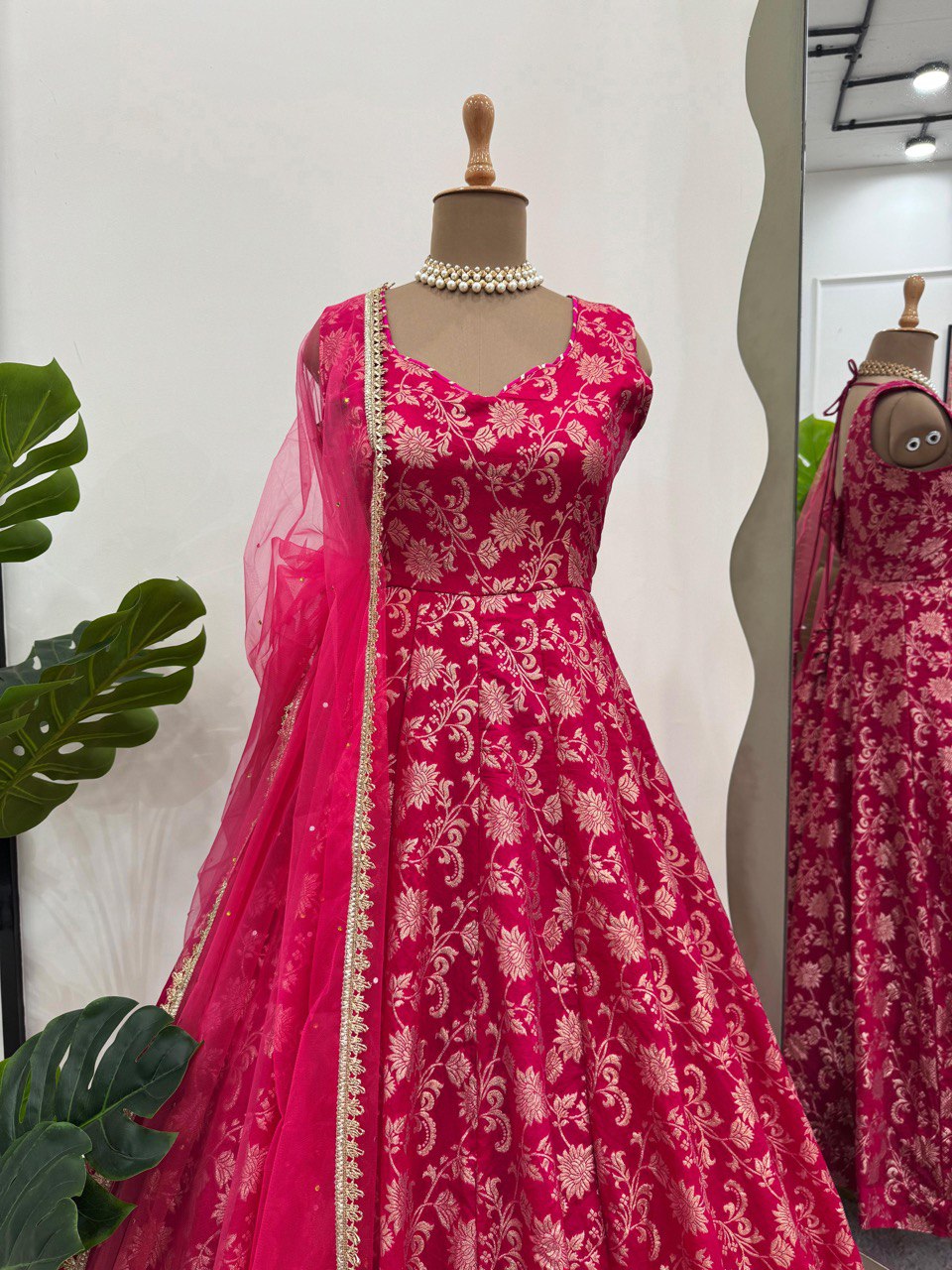 Dark Pink Elegant Jacquard Silk Weaving Suit Set with Dupatta